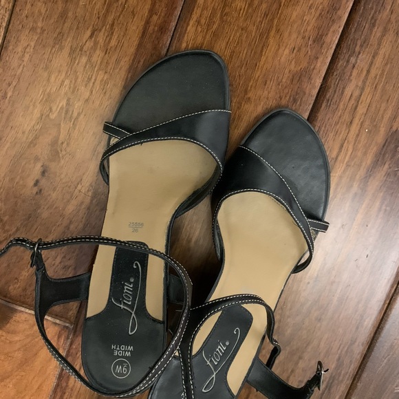 Vintage Wedge Heel Sandals size 9W rock a retro look with these! - Picture 5 of 5